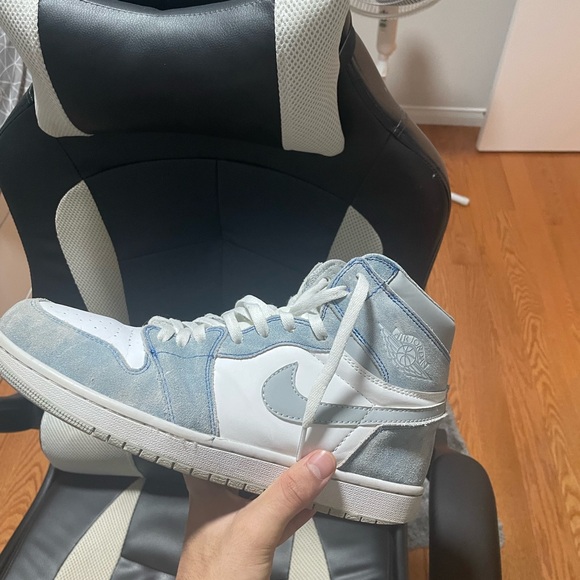 Jordan 1 Hyper Royal Size 10 - Picture 5 of 6